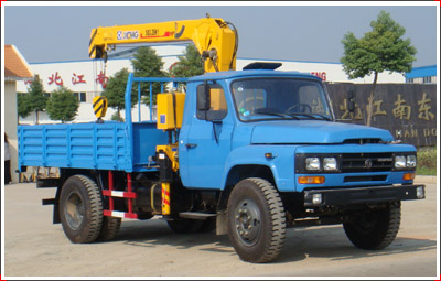 東風(fēng)140隨車起重運(yùn)輸車圖片