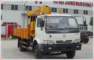 東風(fēng)多利卡隨車起重運(yùn)輸車圖片