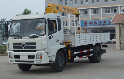 東風(fēng)天錦隨車起重運(yùn)輸車圖片