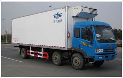 解放小三軸冷藏車圖片