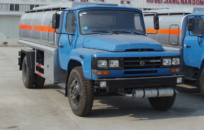 東風(fēng)尖頭140運(yùn)油車
