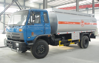 東風(fēng)145運(yùn)油車