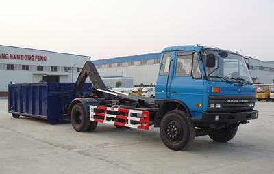 東風(fēng)145拉臂式垃圾車圖片