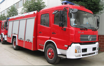 東風天錦水罐/泡沫消防車